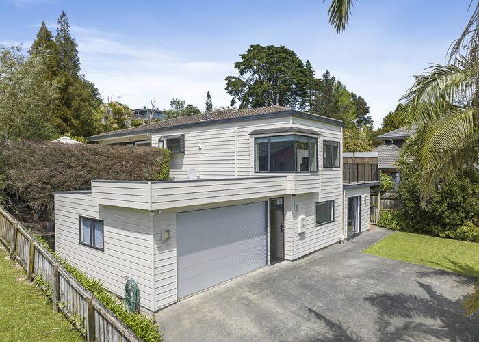  at 15 Taupiko Place, Green Bay, Auckland