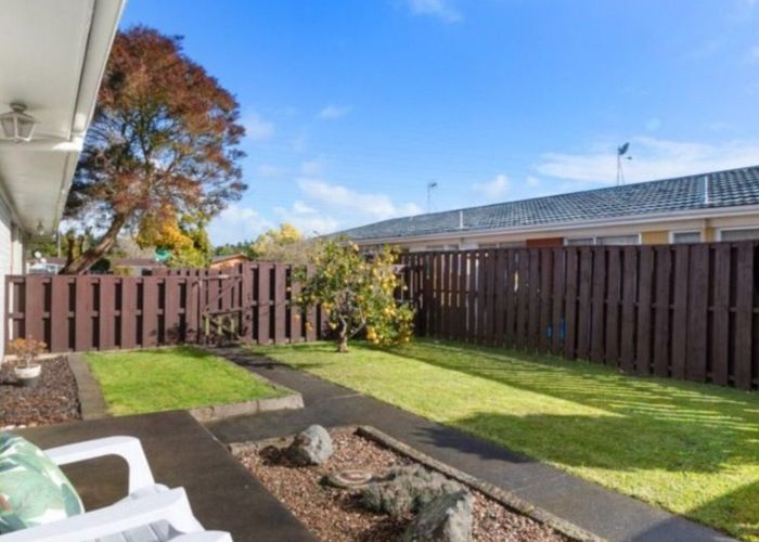  at 2/15 Latham Ave, Pakuranga, Manukau City, Auckland