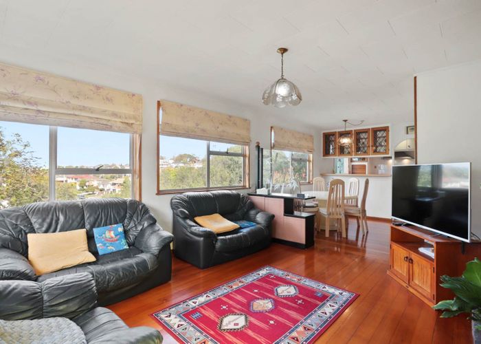  at 18 Felgrove Street, Glendene, Waitakere City, Auckland