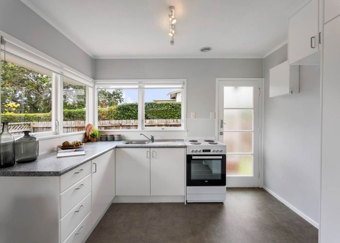  at 1/11 Dallinghoe Crescent, Milford, North Shore City, Auckland