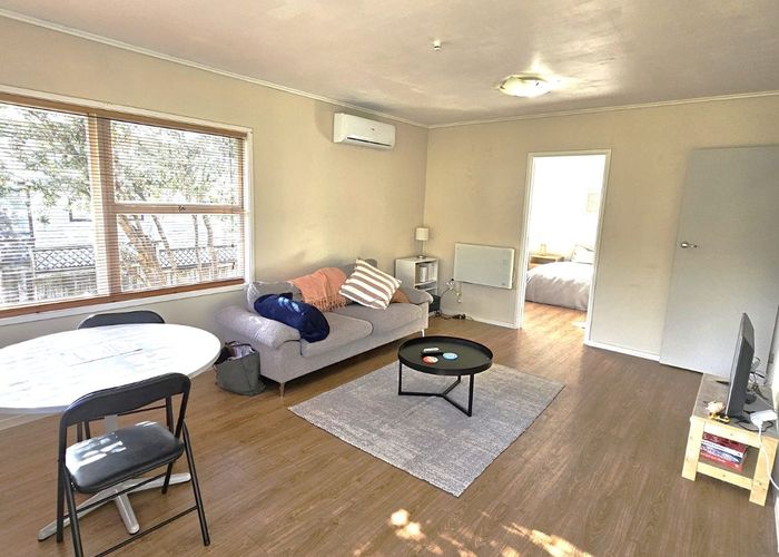  at 2/5 Eban avenue, Hillcrest, North Shore City, Auckland