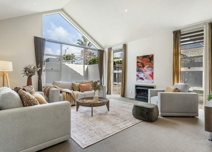  at 19 English Oak Drive, Schnapper Rock, North Shore City, Auckland