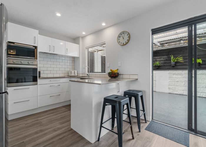  at 3/80 Taumata Road, Sandringham, Auckland