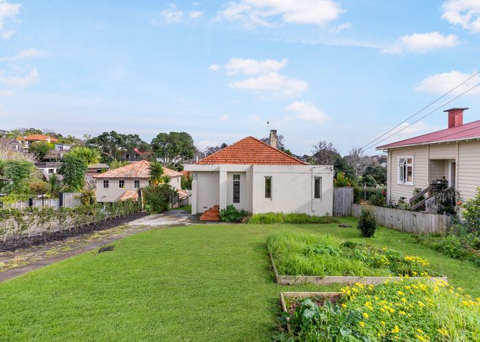 For sale 56 Meadowbank Road, Meadowbank, Auckland City, Auckland
