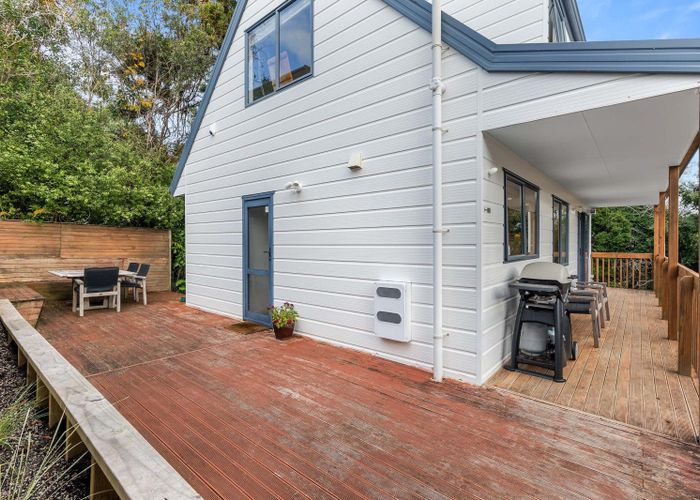  at 1/1018 East Coast Road, Torbay, North Shore City, Auckland