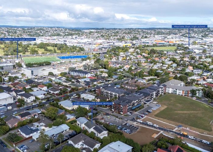  at 2/185 Shakespeare Road, Milford, North Shore City, Auckland