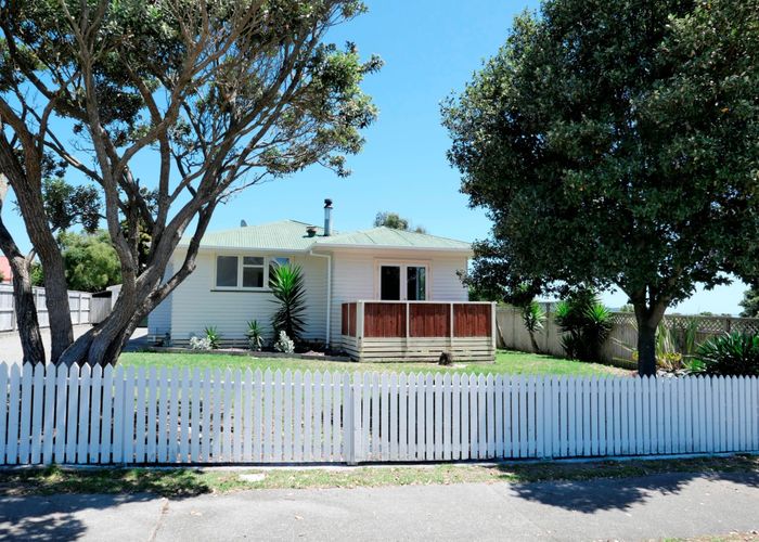  at 14 Campion Rd, Waikanae Beach, Kapiti Coast, Wellington
