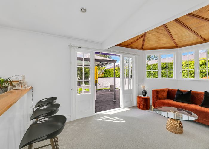  at 8 Wainui Avenue, Point Chevalier, Auckland