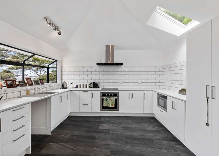  at 292 Forest Hill Road, Waiatarua, Auckland