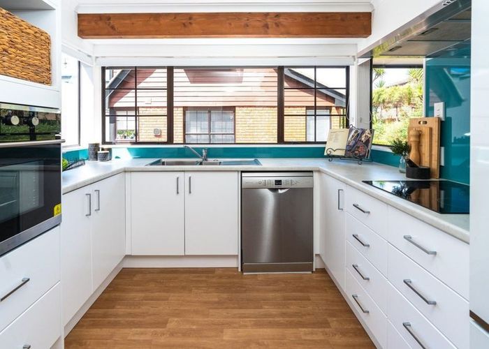  at 2/136 Karori Road, Karori, Wellington