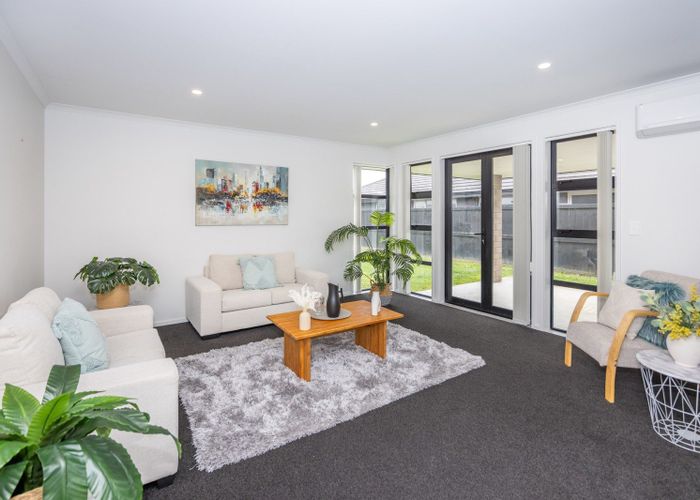  at 8 Ladeira Place, Fitzroy, Hamilton