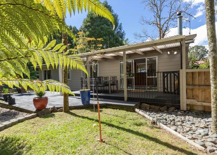  at 8 Ngaio Road, Titirangi, Auckland