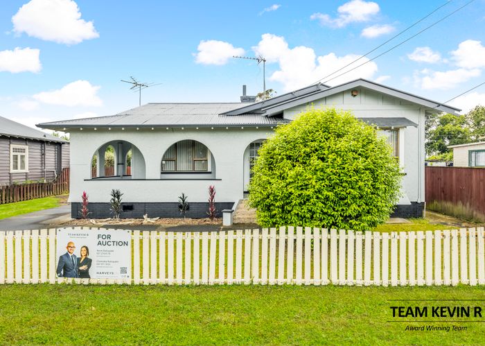  at 8 Rosella Road, Mangere East, Auckland
