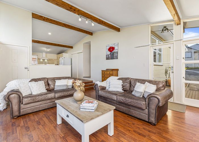  at 6 Illana Place, Ranui, Waitakere City, Auckland