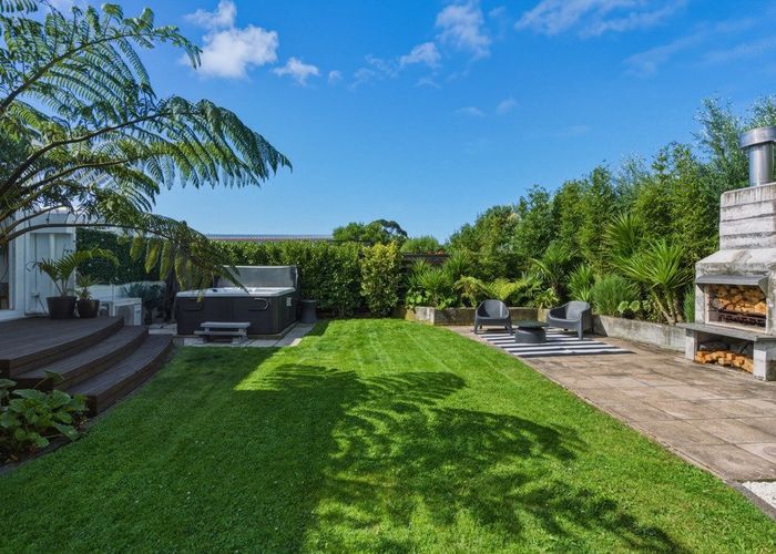  at 21 Van Asch Street, Sumner, Christchurch City, Canterbury