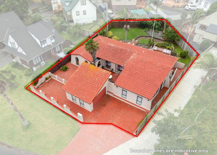  at 4 Photinia Place, Botany Downs, Manukau City, Auckland