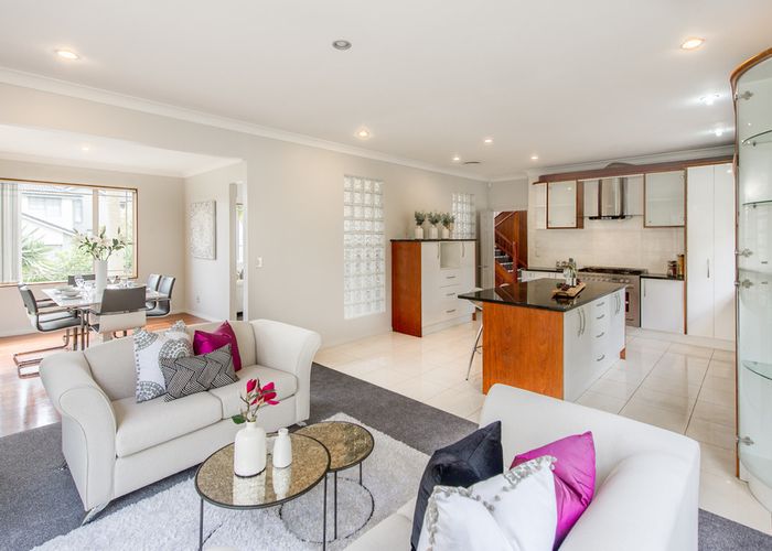  at 11 Cherrywood Crescent, Northpark, Auckland
