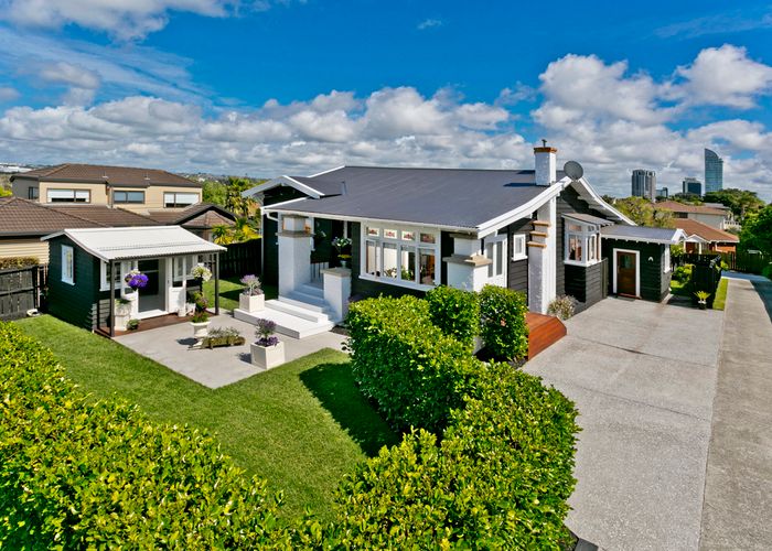  at 1/1 Hart Road, Hauraki, Auckland