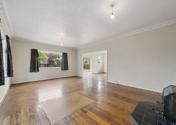  at 3 Panama Street, Martinborough