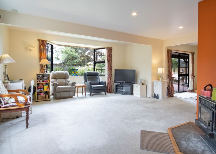  at 52 Gladstone Road, Woodend, Woodend