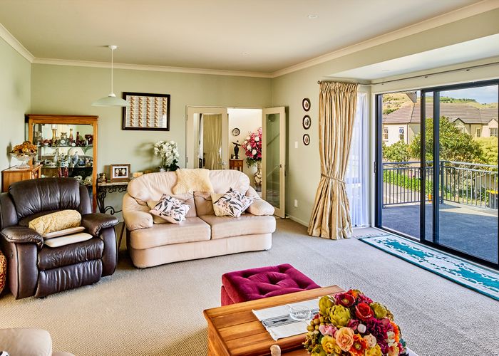 Free property data for 23 Kilkelly Close, Tawa, Wellington homes.co.nz