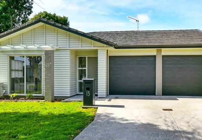  at 13 Pipipi Crescent, Takanini, Auckland