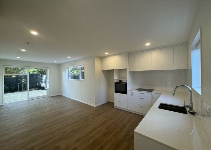  at 7/5  Preston Avenue, Henderson, Waitakere City, Auckland