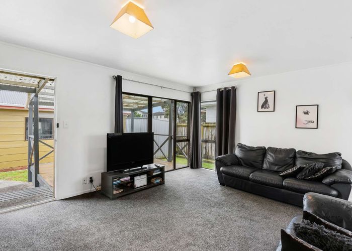  at 2/23 Marr Road, Manukau, Manukau City, Auckland