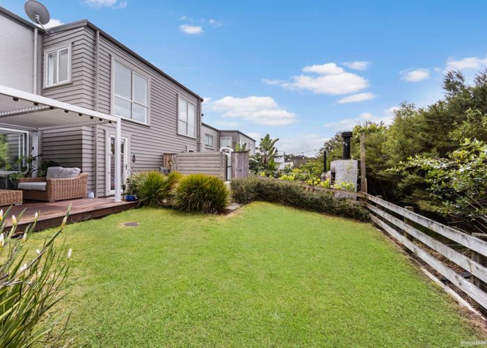  at 4 Orowaru Avenue, Massey, Waitakere City, Auckland