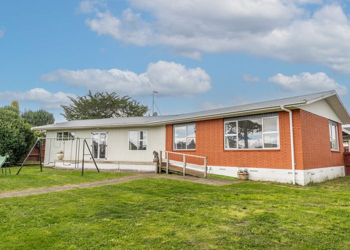  at 15 Poaka Avenue, Dinsdale, Hamilton