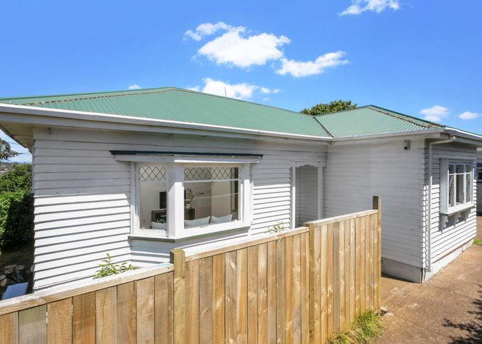  at 8A Warren Avenue, Three Kings, Auckland