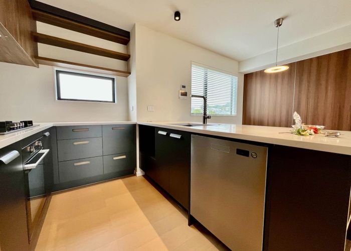  at 2/16 Mapau Road, Greenlane, Auckland