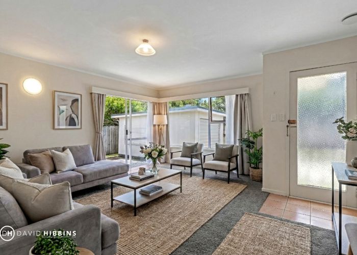  at 2/16 Mannering Place, Hillcrest, North Shore City, Auckland