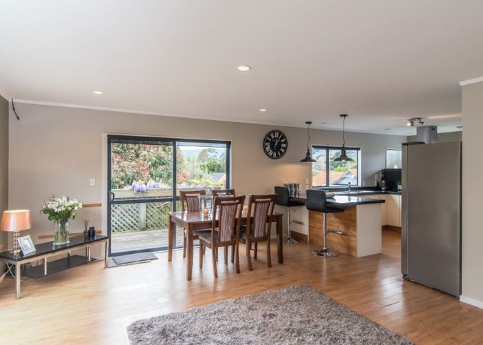 Free property data for 18 Realm Drive, Paraparaumu homes.co.nz