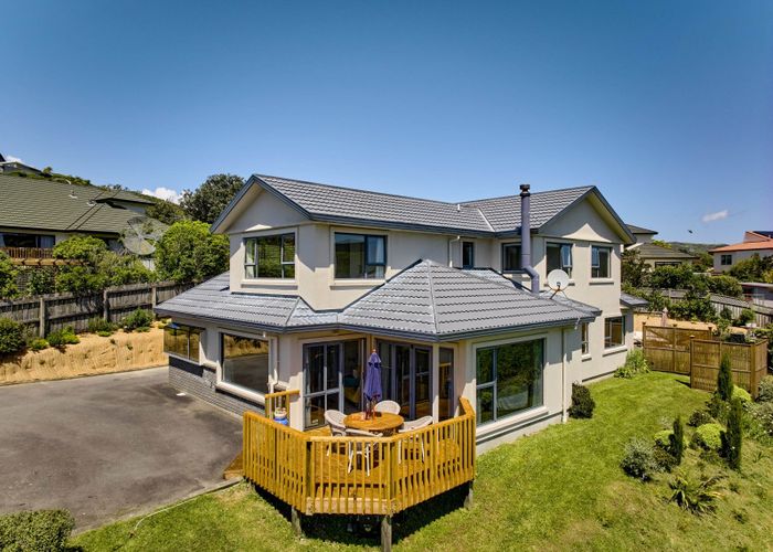  at 122 Woodman Drive, Tawa, Wellington