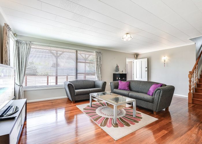  at 38 Deanwell Avenue, Deanwell, Hamilton