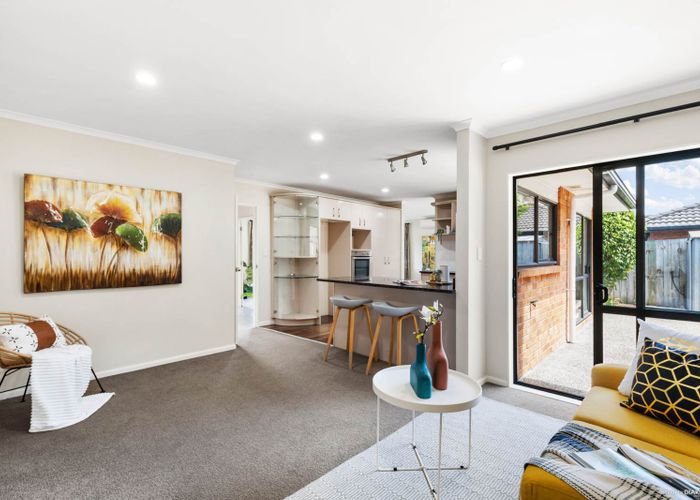  at 16 Sunvista Avenue, Oteha, Auckland