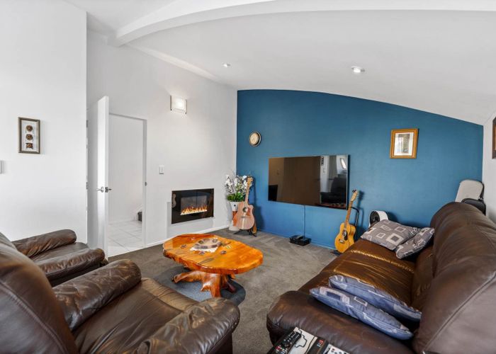  at 817C East Coast Road, Browns Bay, North Shore City, Auckland