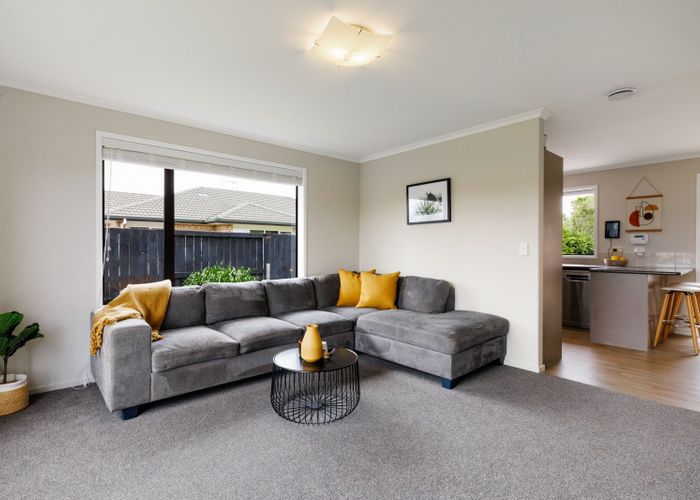  at 33 Thomas Road, Huntington, Hamilton