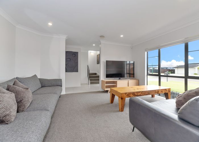  at 27 Scotsmoor Drive, Wattle Downs, Manukau City, Auckland