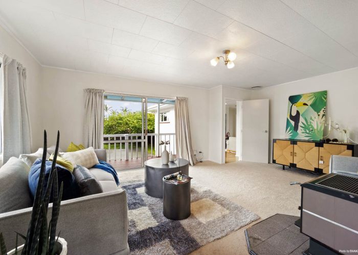 at 12 Glenhaven Place, Te Atatu Peninsula, Waitakere City, Auckland