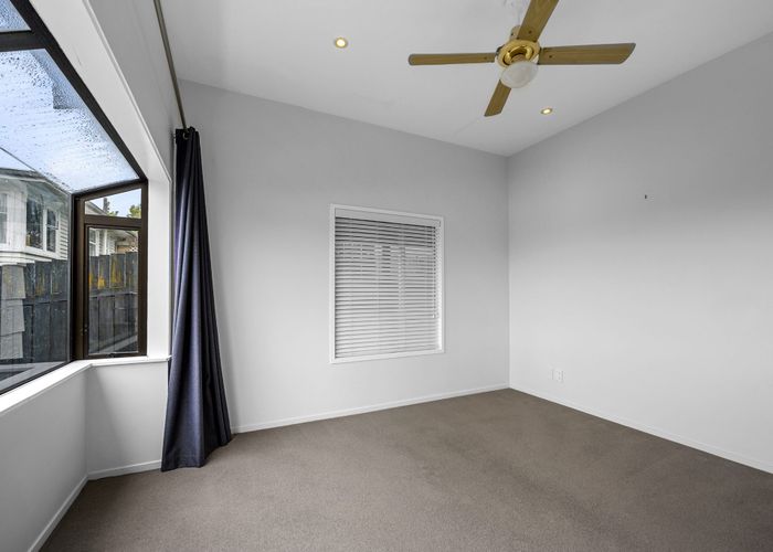  at 28 Elizabeth Drive, West Harbour, Waitakere City, Auckland