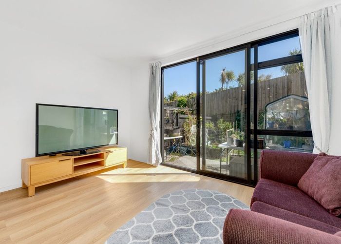  at 6 Rara Lane, Manukau, Auckland