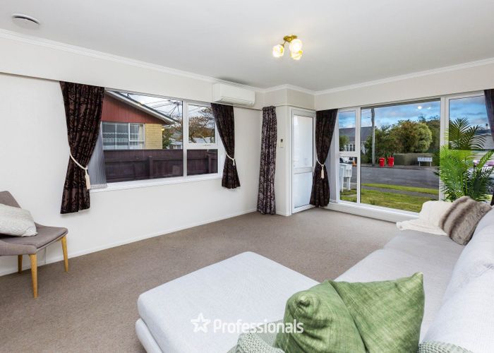  at 2/6 Hay Street, Ebdentown, Upper Hutt, Wellington