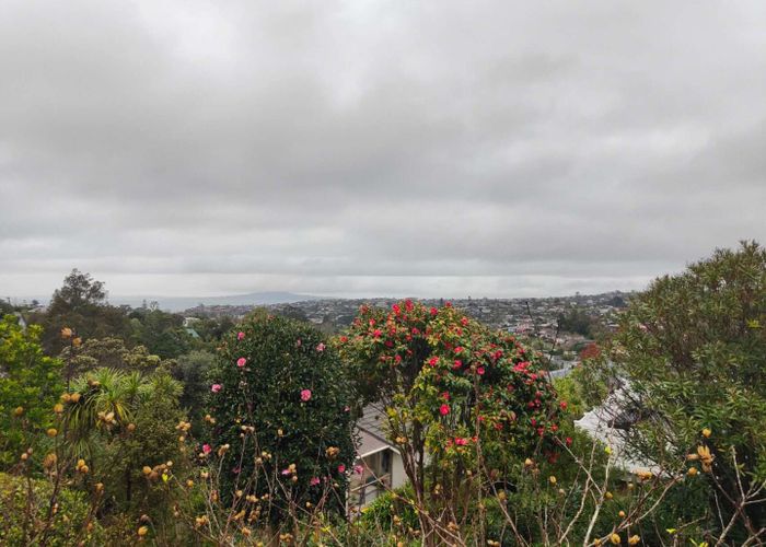  at 2/2  Barker Rise, Browns Bay, North Shore City, Auckland