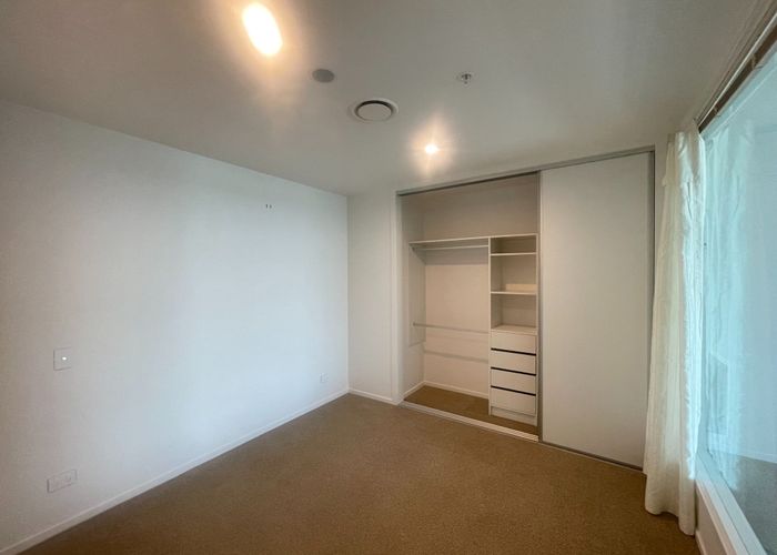  at 204/6 Waikumete Road, Glen Eden, Auckland