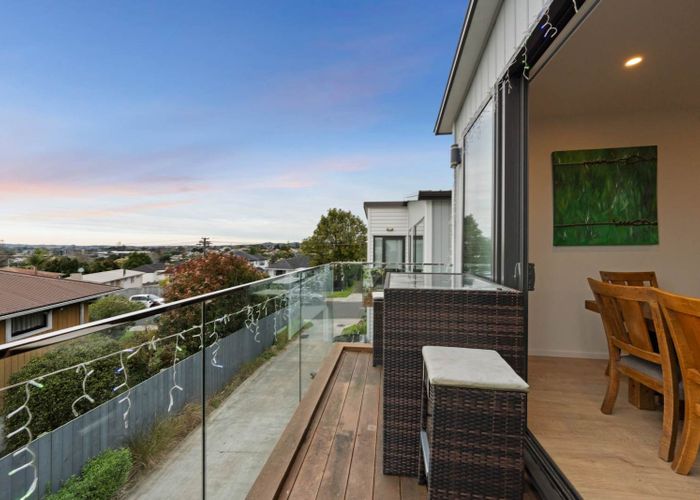  at 6B Tiroroa Avenue, Te Atatu South, Waitakere City, Auckland