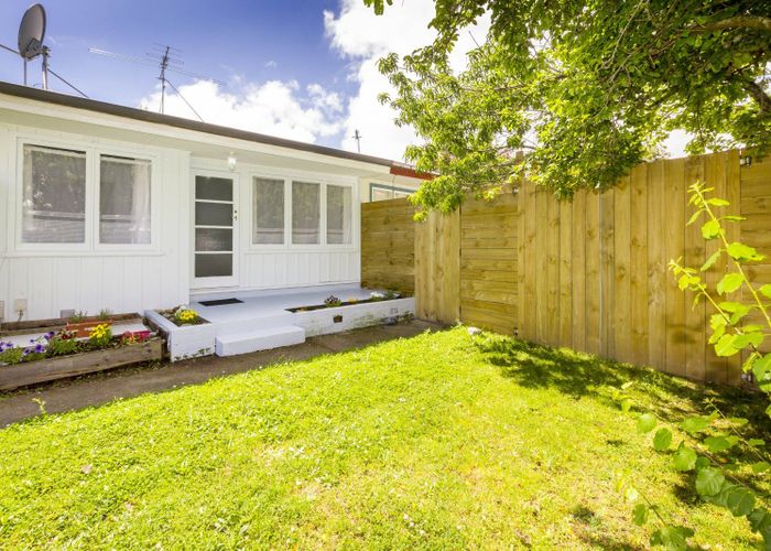  at 2/4 Granville Street, Silverstream, Upper Hutt, Wellington