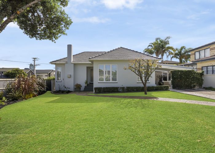  at 2/24 Francis Street, Hauraki, Auckland