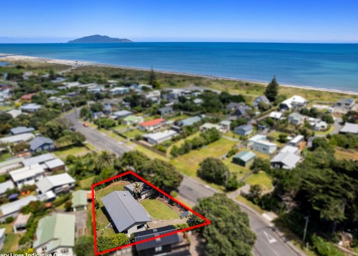  at 4 The Avenue, Otaki Beach, Otaki